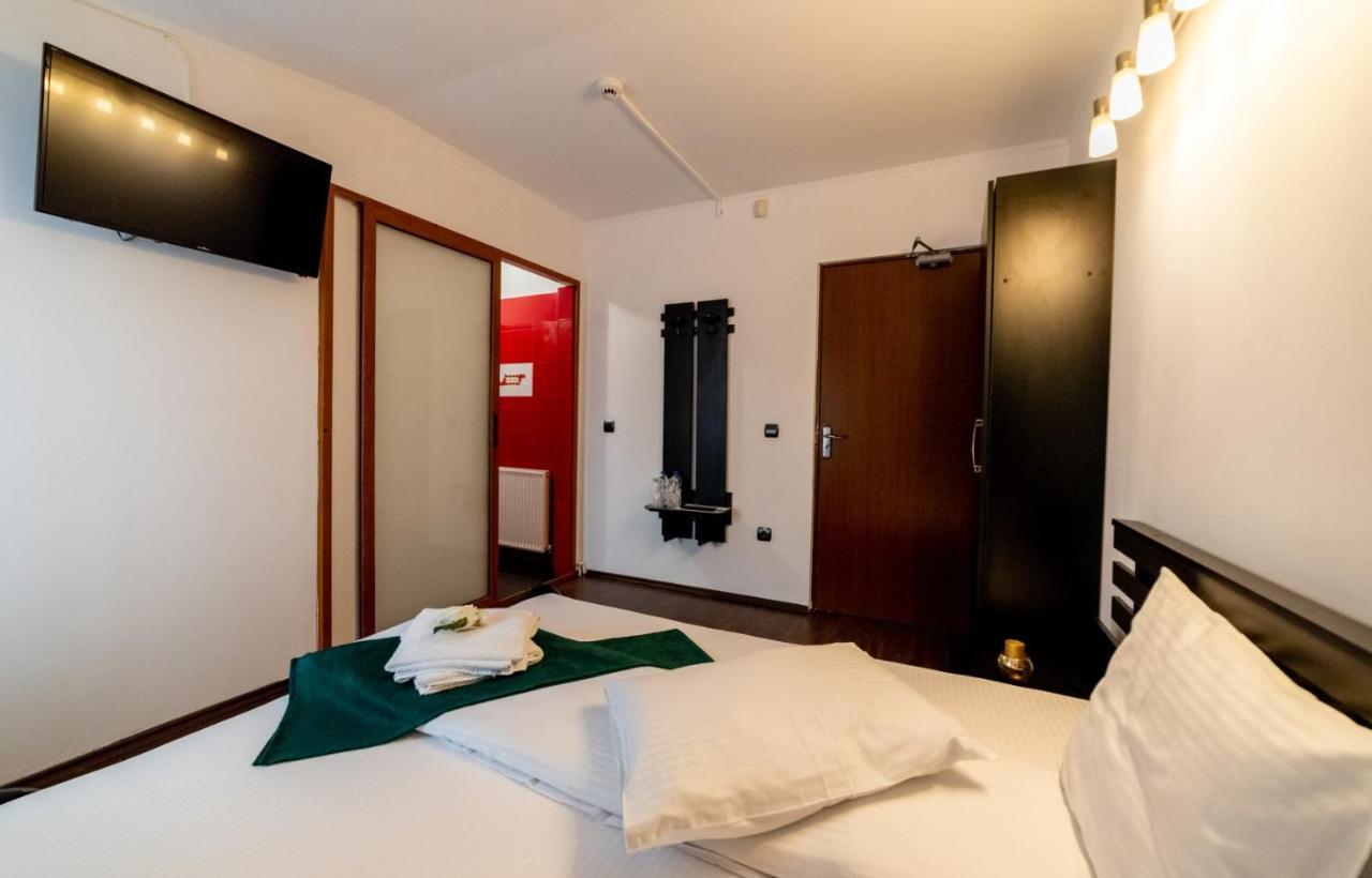 Escala Rooms Ghimbav Exterior photo