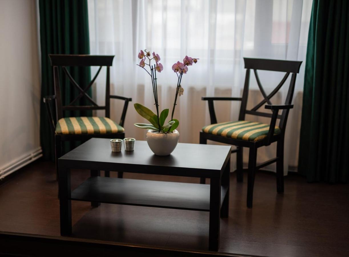 Escala Rooms Ghimbav Exterior photo
