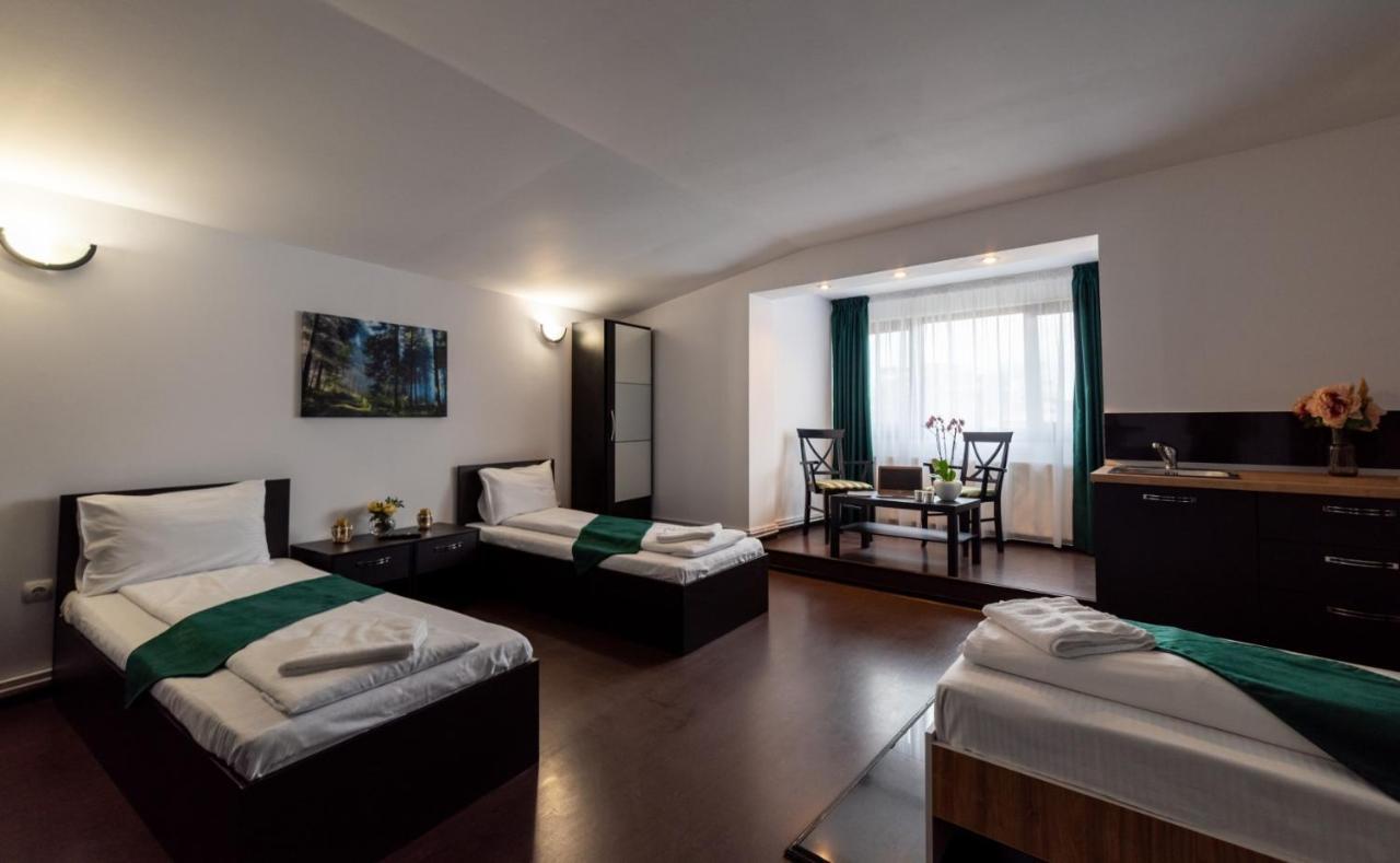 Escala Rooms Ghimbav Exterior photo