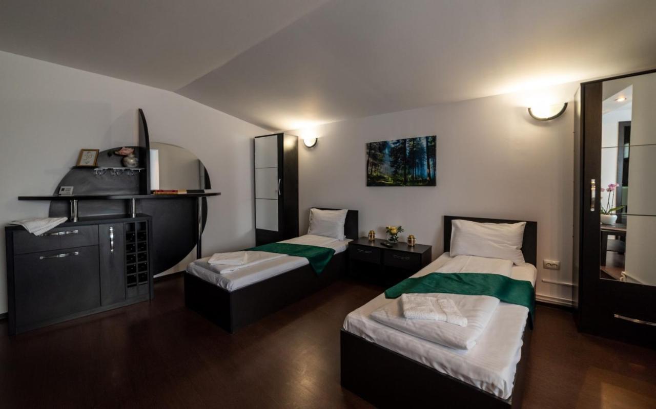 Escala Rooms Ghimbav Exterior photo