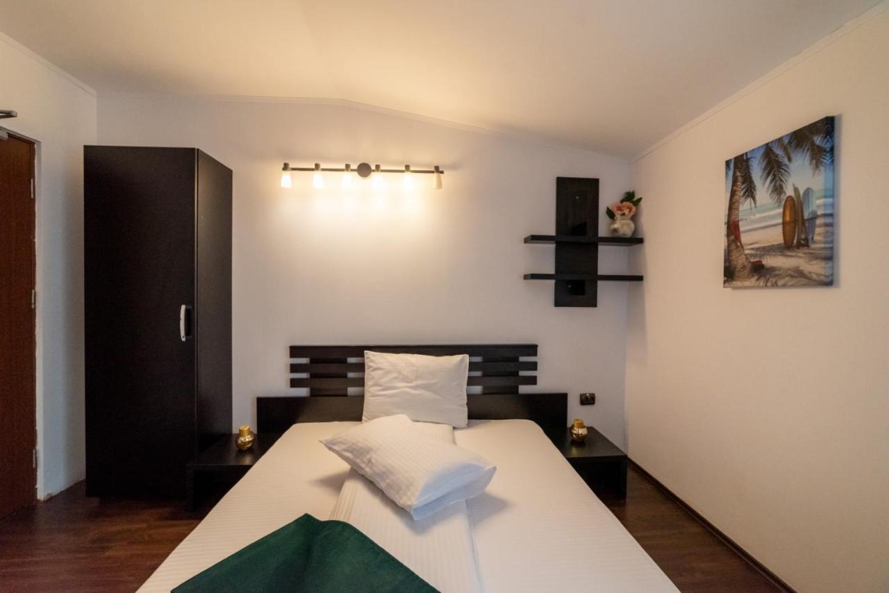 Escala Rooms Ghimbav Exterior photo