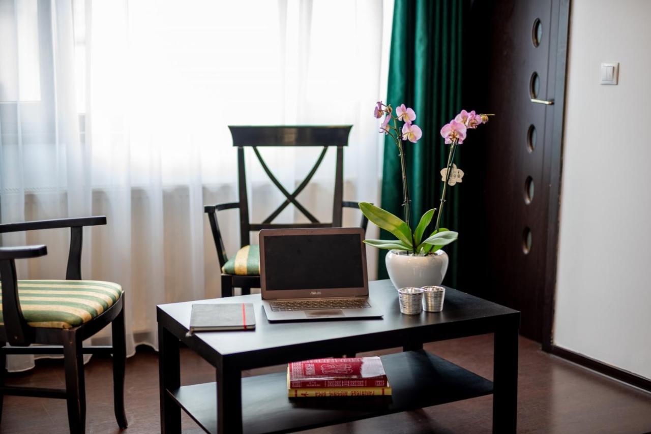 Escala Rooms Ghimbav Exterior photo