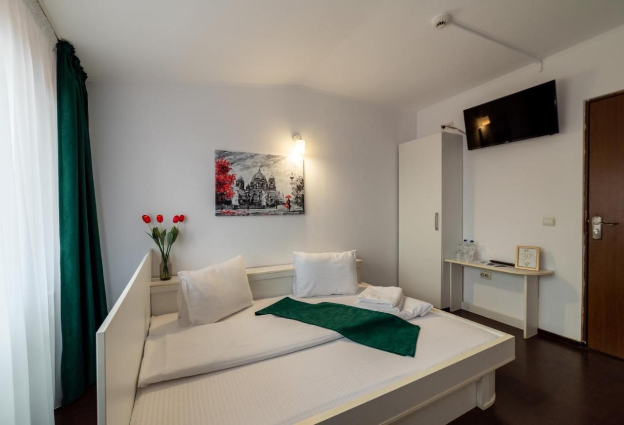 Escala Rooms Ghimbav Exterior photo