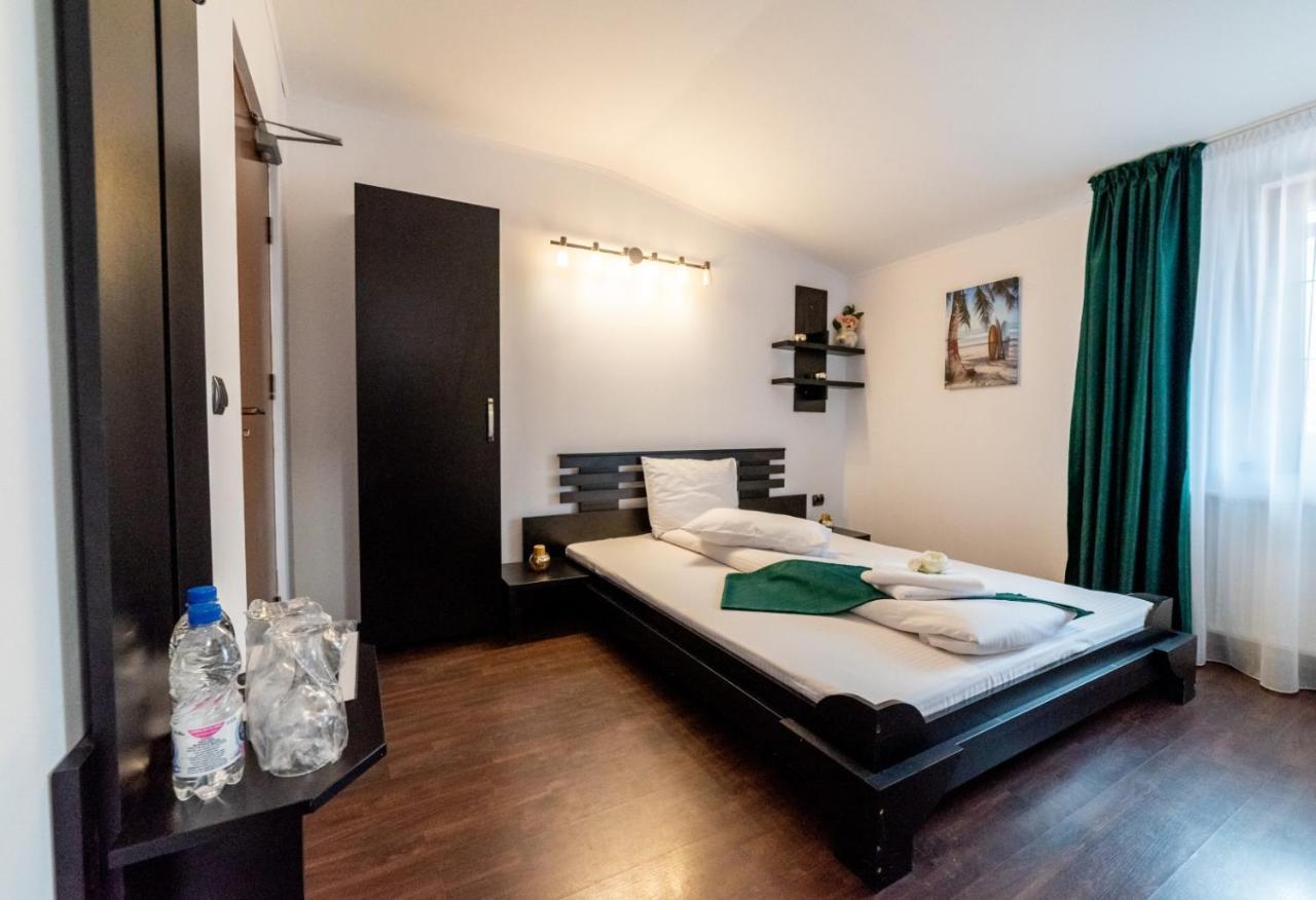 Escala Rooms Ghimbav Exterior photo