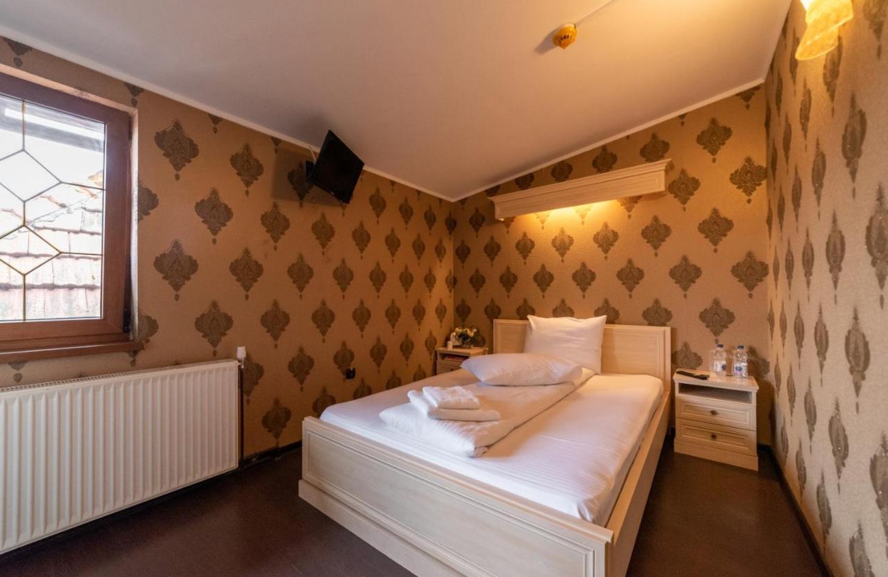 Escala Rooms Ghimbav Exterior photo