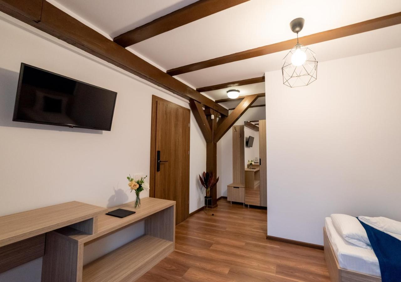 Escala Rooms Ghimbav Exterior photo