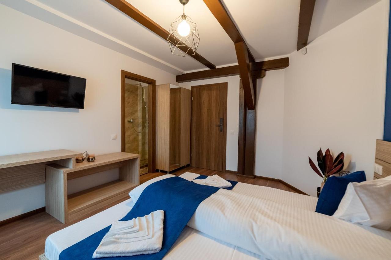 Escala Rooms Ghimbav Exterior photo