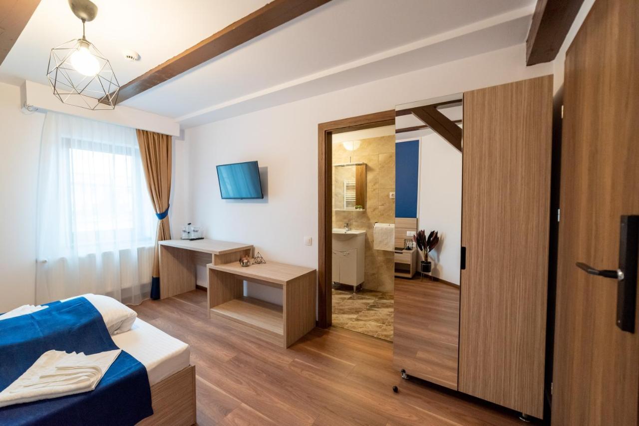 Escala Rooms Ghimbav Exterior photo