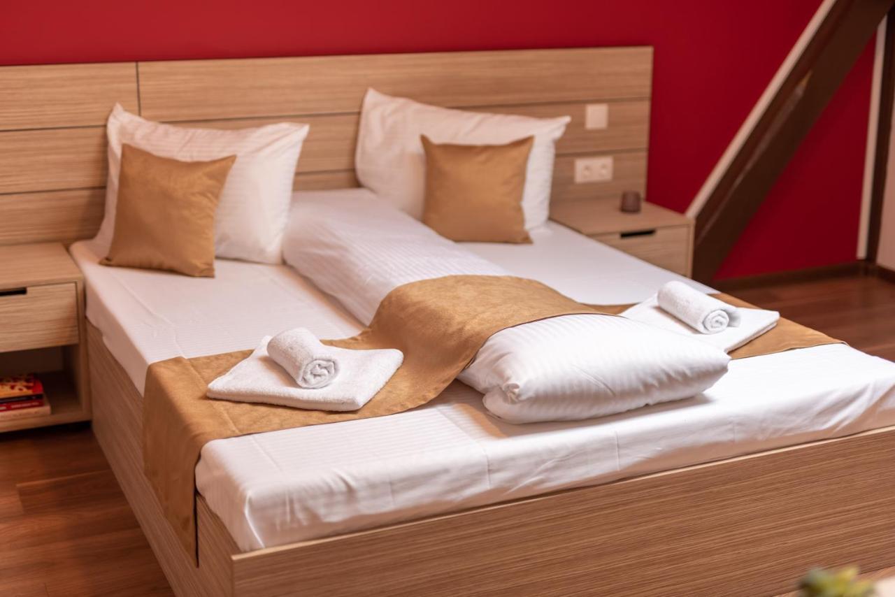 Escala Rooms Ghimbav Exterior photo