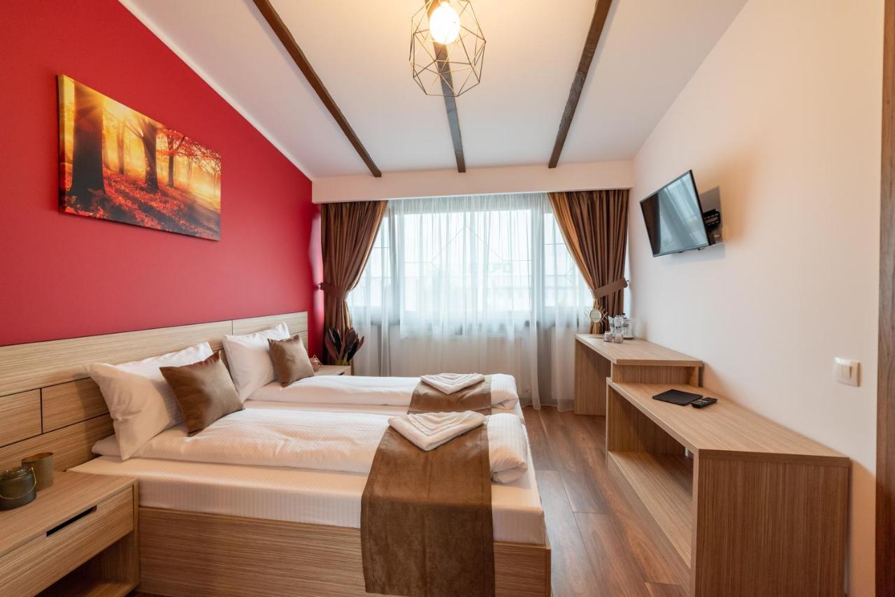 Escala Rooms Ghimbav Exterior photo