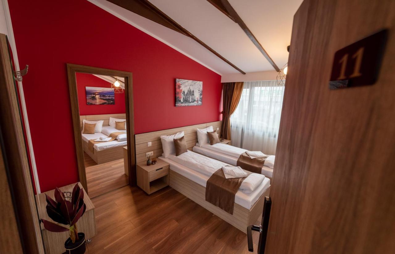 Escala Rooms Ghimbav Exterior photo