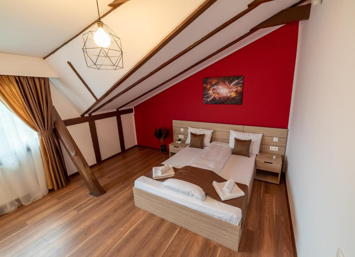 Escala Rooms Ghimbav Exterior photo